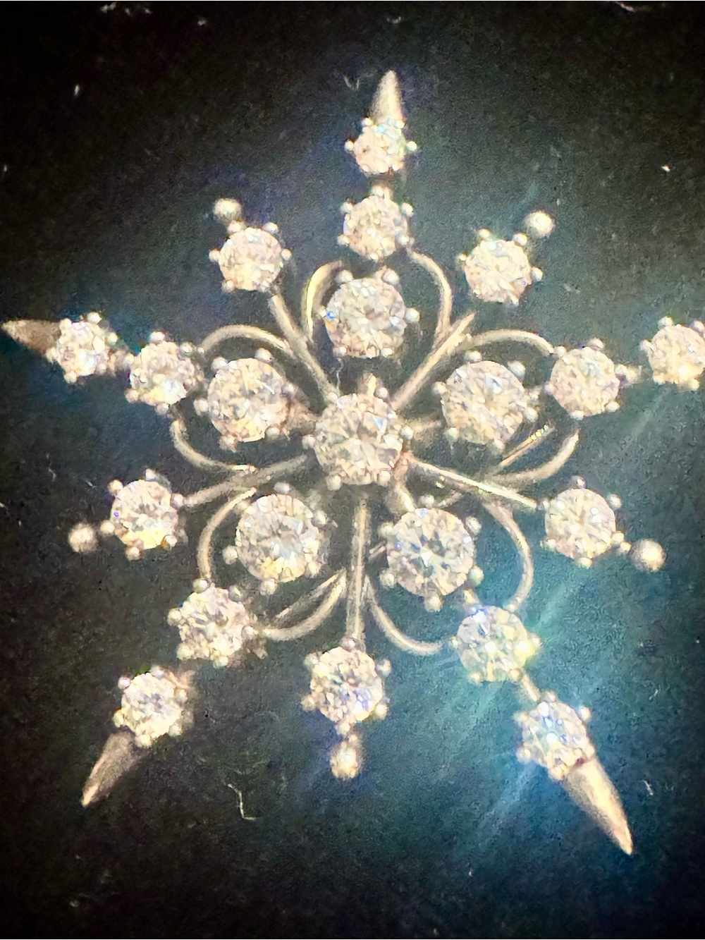 Vintage 925 Silver Snowflake brooch with CZ Clear Crystal accents - Picture 4 of 10